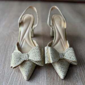 Jessica Simpson Naomia Gold Textured Bow Slingback Pumps